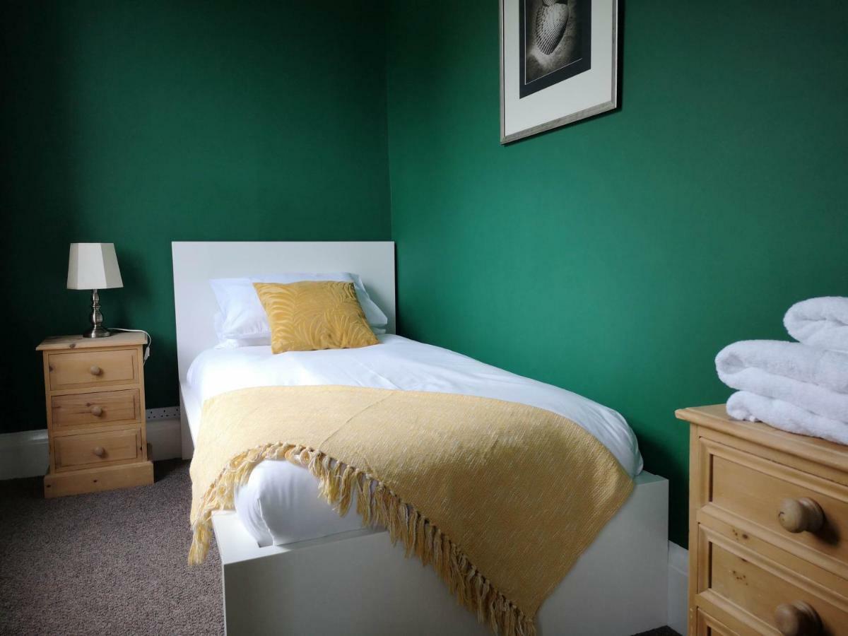 2 Bedroom Apartment At Kent Escapes Short Lets & Serviced Accommodation Kent, Bouverie Escape Folkestone With Wifi Экстерьер фото